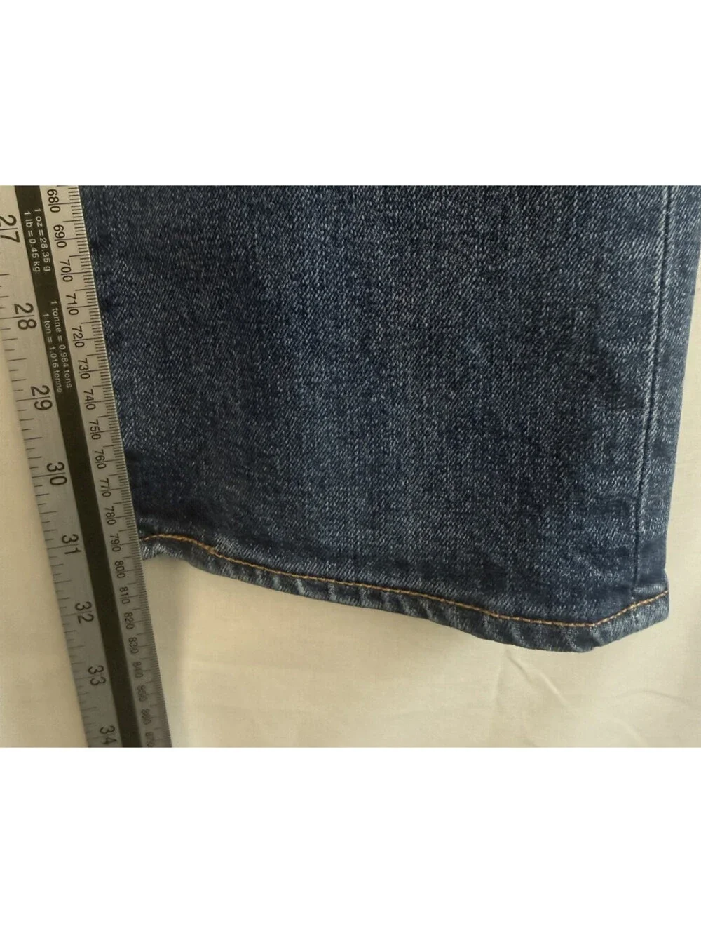 Levis feature size